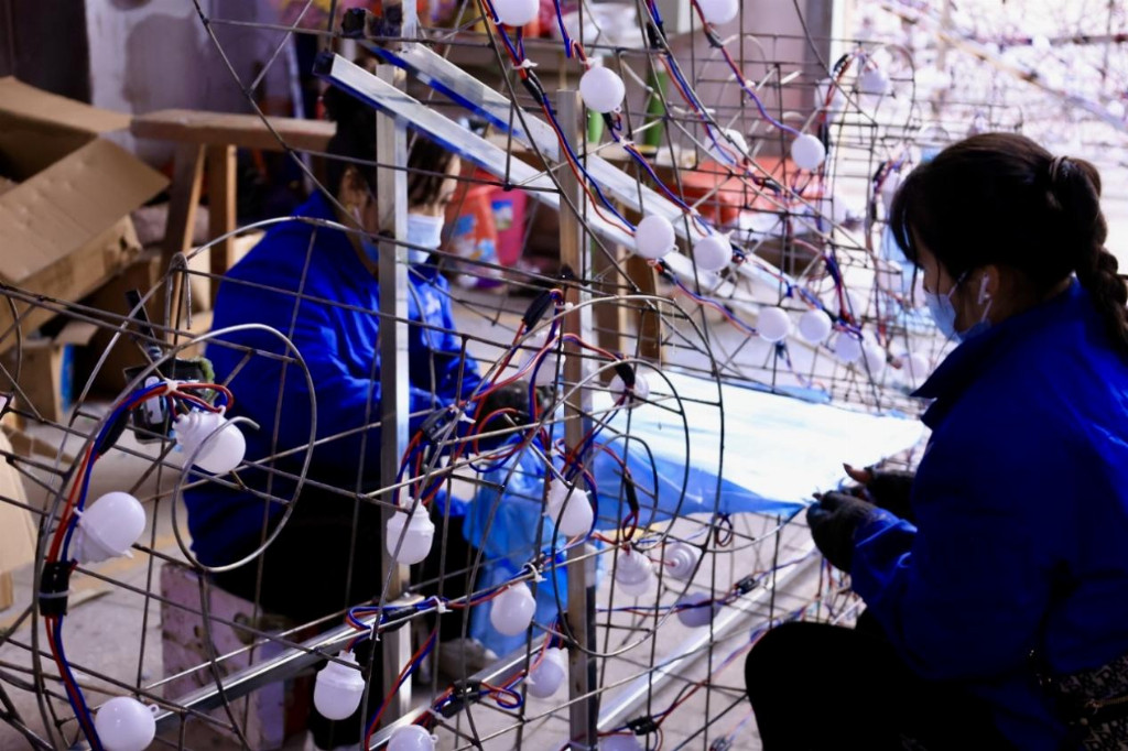 美狮贵宾会ms092021学子深入花灯文化基地，探寻民俗记忆