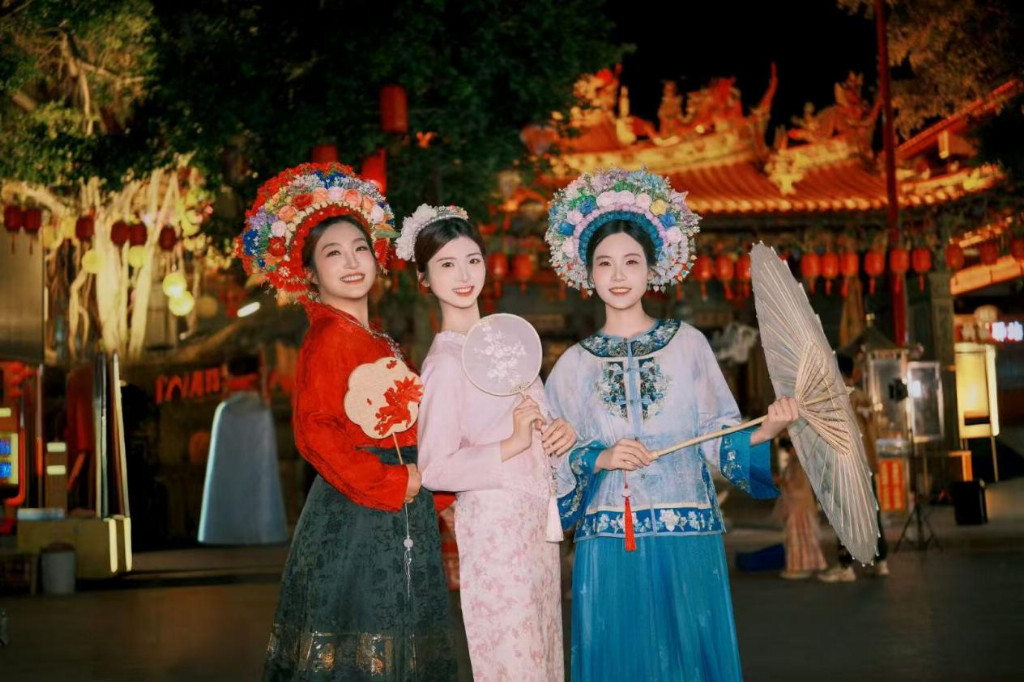 【千年海丝路 非遗新传承】 ——闽院学子解码泉州非遗文化活态传承。