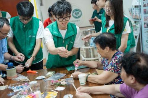 国际数字经济学院：智“汇”助老承暖意 银龄欢颜映山海