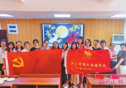 “小小萤火虫凑在一起就能照亮一片天”